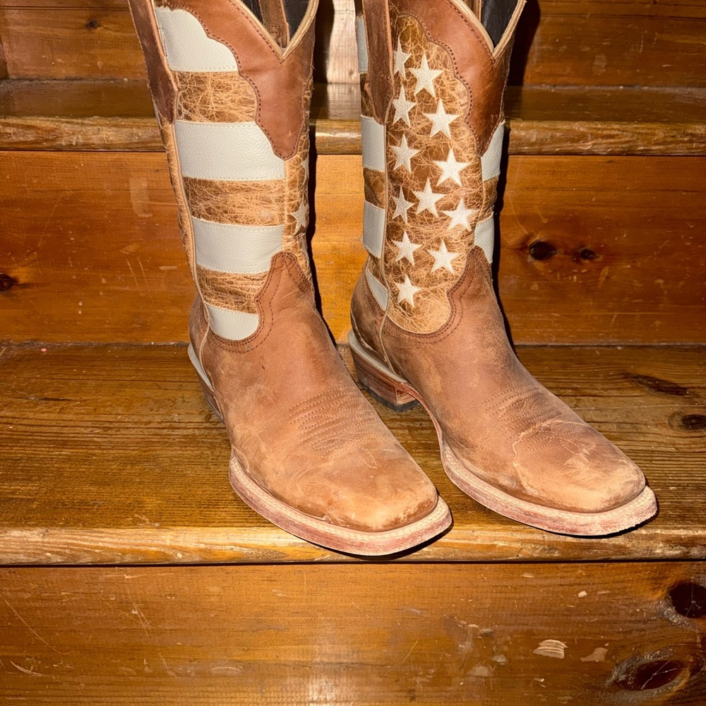 Brown and White Cowboy Boots with Star Design